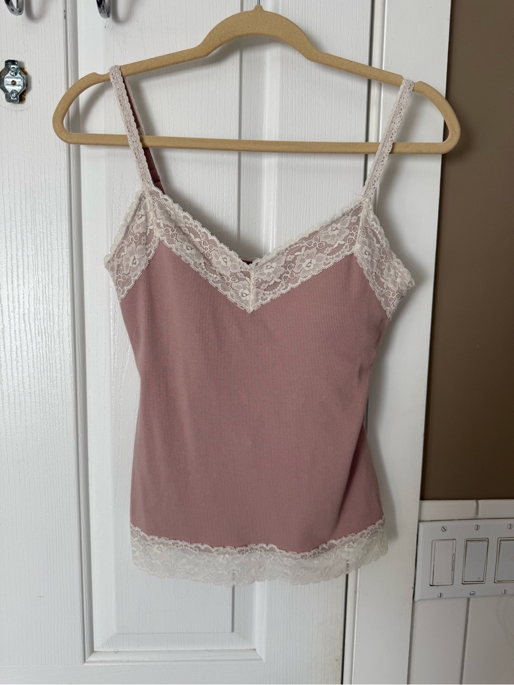 NWT Abercrombie & Fitch Bra-Free Lace-Trim Rib Cami